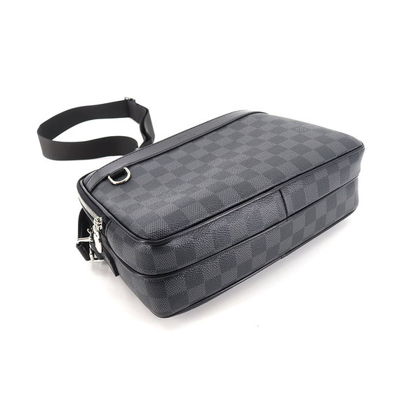 Louis Vuitton Damier Graphite Trocadero Messenger PM Shoulder Bag Black - Picture 4 of 8
